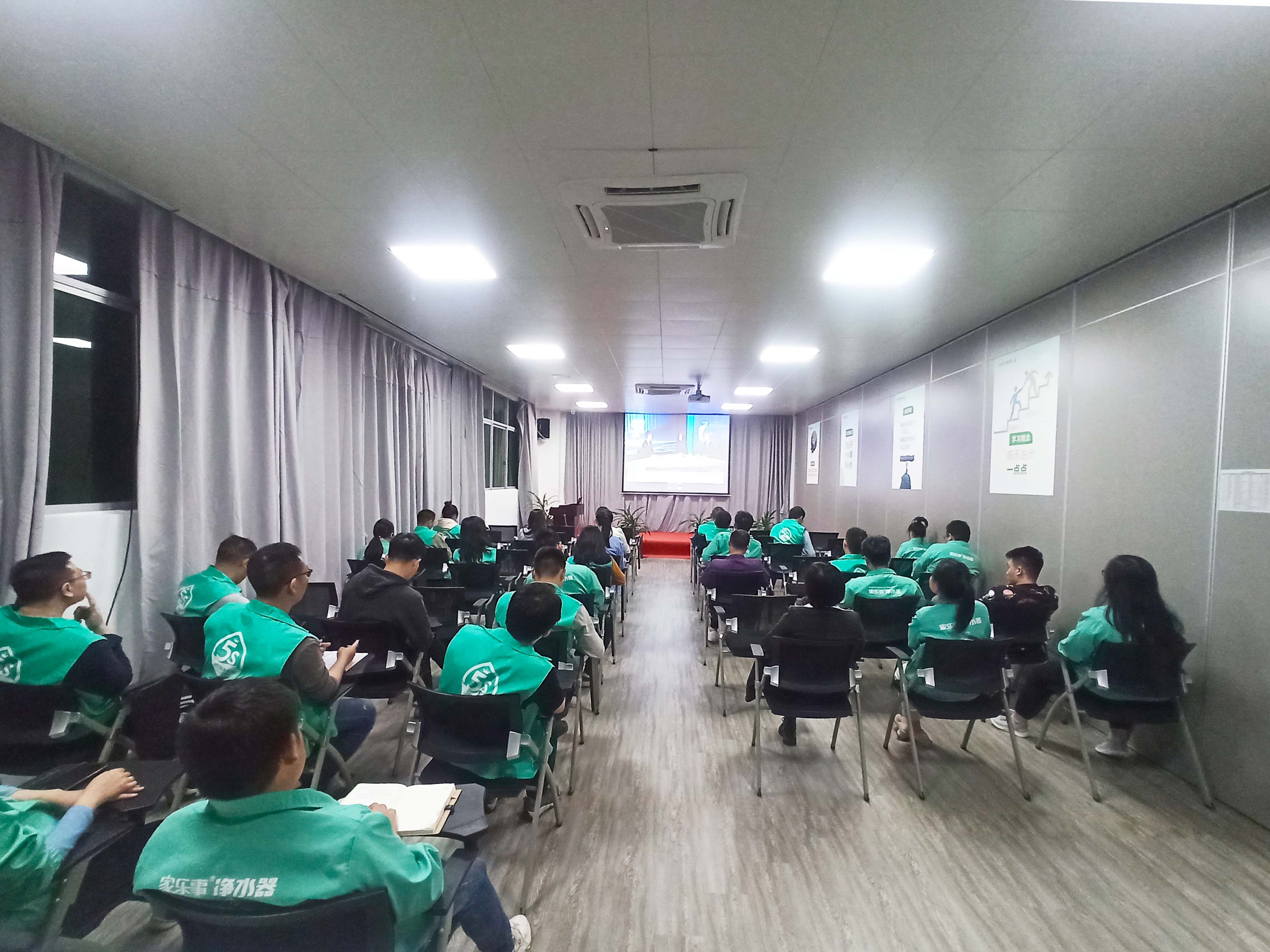 组织员工集体观看315晚会，这家公司真“奇葩”！